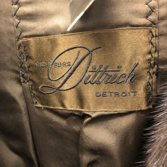 Dittrich Furs Vintage Hip Length Fur Coat, Size M - Picture 3 of 3